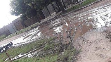 Llueve y en algunas calles de San Nicolás no entran remises ni ambulancias