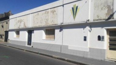 Se quieren quedar con la sede del club 12 de octubre de calle Mitre