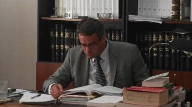 El intendente que posó donando sangre y le dio la espalda a la familia de Daiana