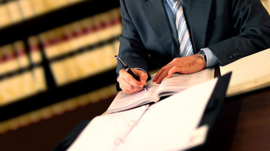Abogados denuncian suspensión de matrículas y escraches