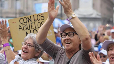 Jubilados y pensionados podrán cobrar junio por ventanilla