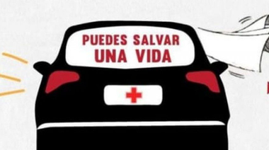 Un pañuelo blanco es señal de emergencia y debes darle el paso