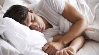 Dormir la siesta una o dos veces por semana reduce el riesgo de sufrir ataques cardíacos, según un estudio
