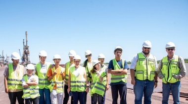 Estudiantes del Centro de Formación Integral N°1 visitaron el Puerto de San Nicolás. Participaron