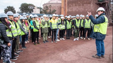 Más de 80 jóvenes de cinco escuelas visitaron el Puerto de San Nicolás