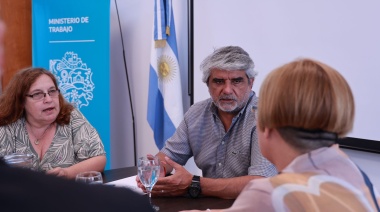 Correa encabezó la firma de un convenio para proteger a trabajadores temporarios