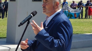 Emotivo acto por el primer aniversario al monumento del personal de la F.A.S