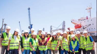 Un grupo de estudiantes secundarios visitaron el Puerto de San Nicolás.