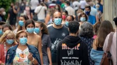 Fatiga, dificultades para dormir y ansiedad: los síntomas que persisten entre los recuperados de COVID-19