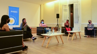 Raverta dialogó con niñas y madres de la AUH, Jóvenes y jubiladas por el día de la Mujer