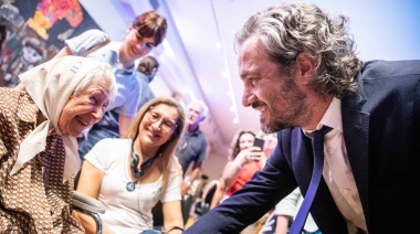 Cafiero entregó el premio Emilio Mignone y le respondió MIilei;: "LOS DESAPARECIDOS SON 30 MIL"