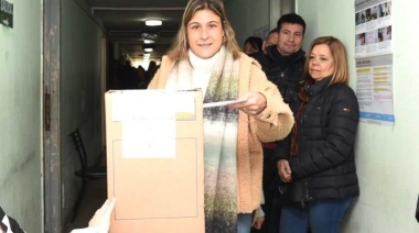 Cecilia Comerio votó hoy en la secundaria 10