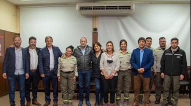 Comerio: “Por primera vez en la historia del Puerto de San Nicolás incorporamos a dos mujeres para operar las grúas”.