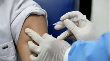 Ya hay más vacunados contra el coronavirus que contagiados en el país