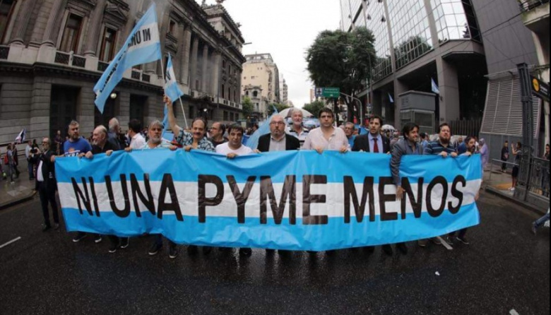 Las Pymes enfrentan una fuerte crisis por la caída de la industria mientras el gobierno festeja la aprobación del presupuesto 2026