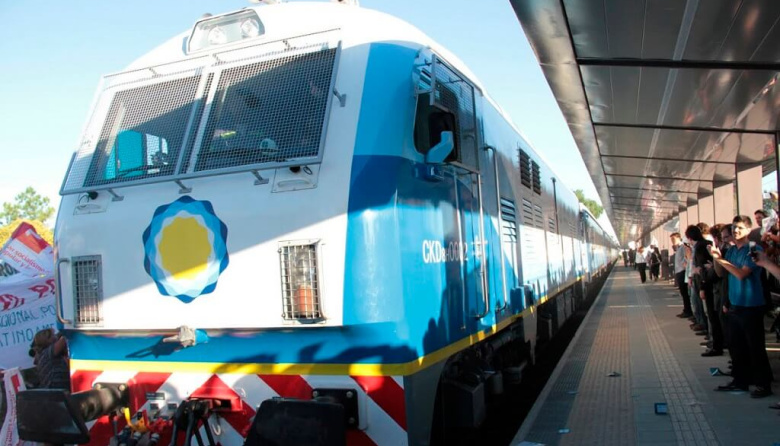 El tren Rosario-Buenos Aires cambia de horario, de estación de llegada y aumenta la duración del viaje