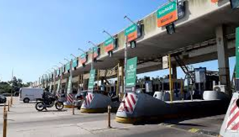 Milei y Caputo lanzan nuevas concesiones viales: más peajes, tarifas más caras y ayuda estatal para constructoras