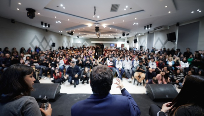 Kicillof defendió la salud mental como política de Estado y lanzó un Consejo Joven