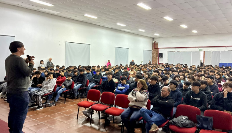 STEM Racing Argentina fue presentado en San Nicolás ante más de 300 estudiantes