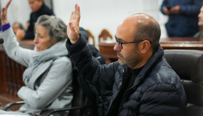 El oficialismo rechazó en el concejo deliberante un proyecto que solo pedía respetar la ley y el derecho de defensa