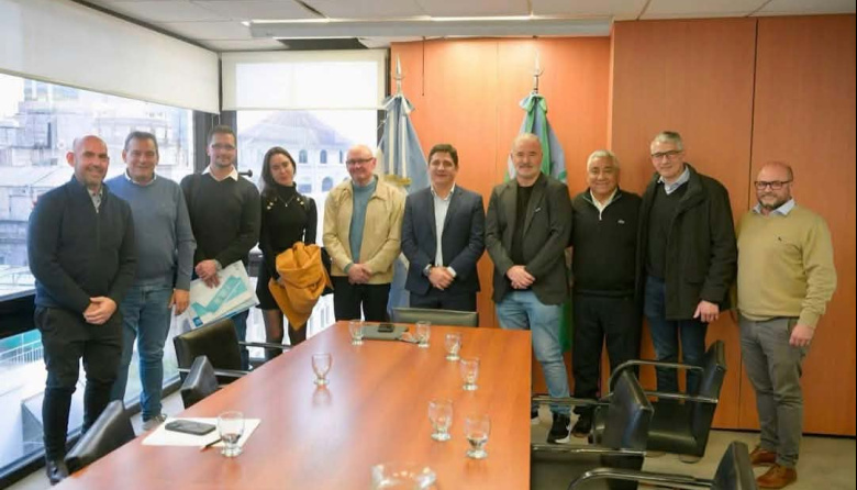 El Intendente Mauro Poletti participó de la firma del convenio para la puesta en funcionamiento de la Línea 228