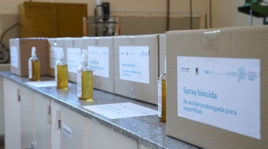 Se entregaron los primeros 100 litros del Spray que elimina el Covid-19 de las superficies