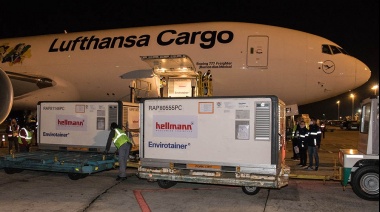 Llegó otro avión con vacunas desde China y partió un nuevo vuelo a Moscú