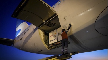 Llegó el vuelo de Aerolíneas Argentinas con medio millón de dosis del componente 2 de la Sputnik V