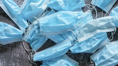 Investigadores estudian cómo reciclar barbijos descartables para mejorar calles y rutas