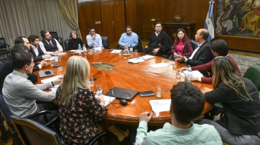 Batakis confirmó a su equipo y encabezó la primera reunión de gabinete