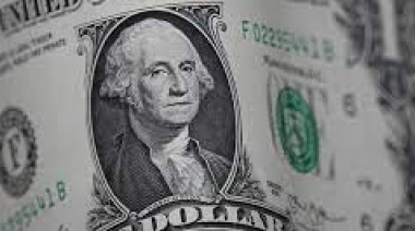 El dólar minorista cotizó a $700 en algunos bancos