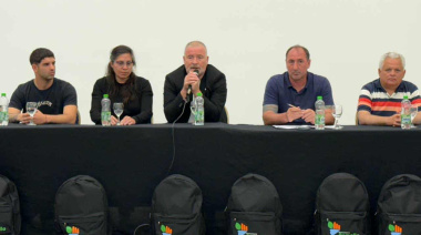 Mauro Poletti, entregó la indumentaria a la delegación de los Juegos Bonaerenses