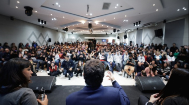Kicillof defendió la salud mental como política de Estado y lanzó un Consejo Joven